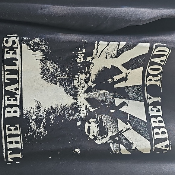 NWT Hybrid The Beatles Abbey Road Album Songs Black Crewneck Sweater L - Picture 3 of 15